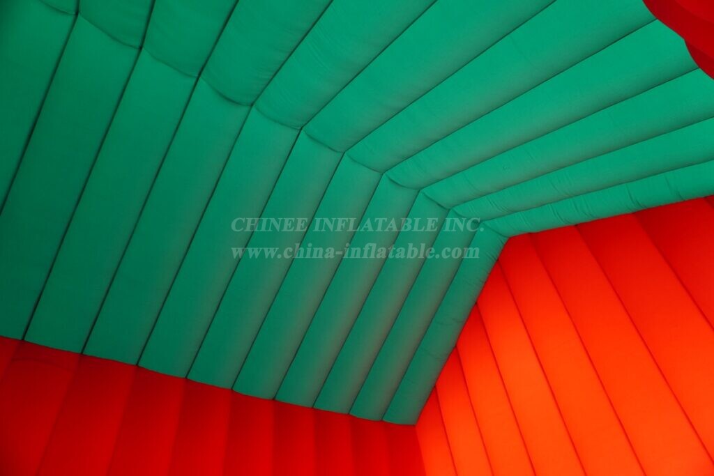 C1-401 Giant Inflatable Santa Claus with House and Gifts