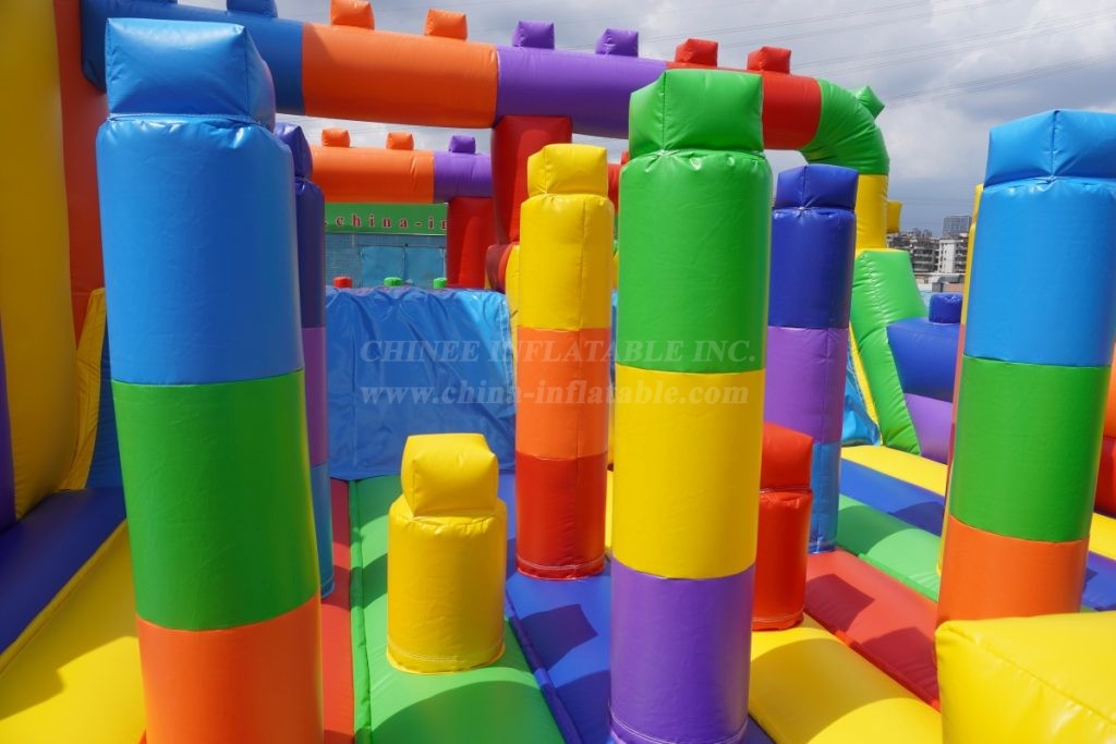 T2-4960B LEGO Bouncy Castle & Slide