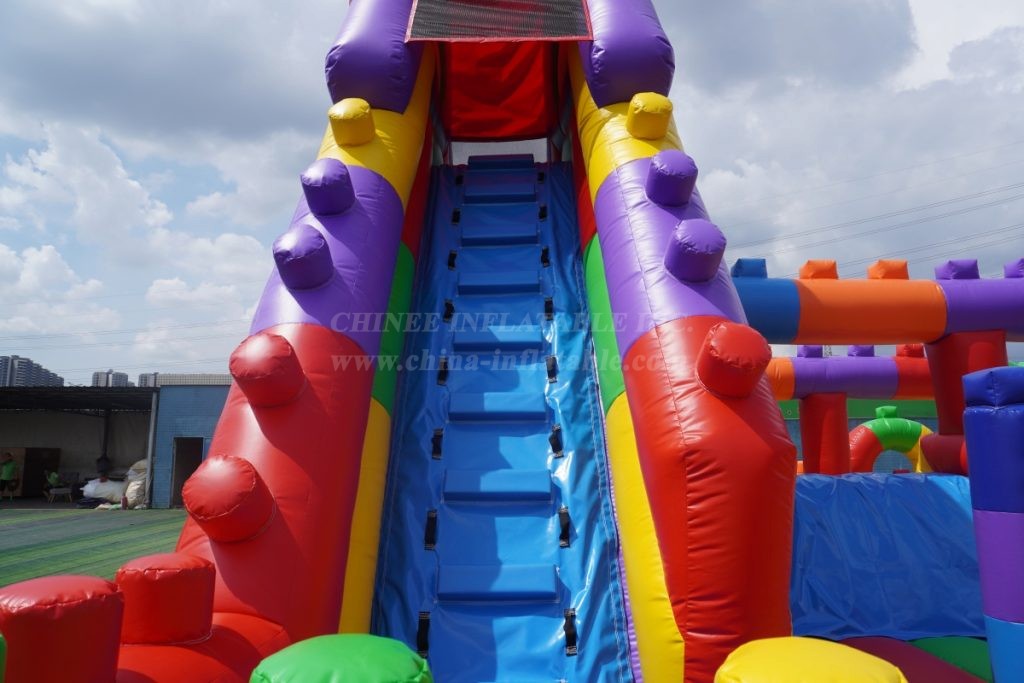 T2-4960B LEGO Bouncy Castle & Slide