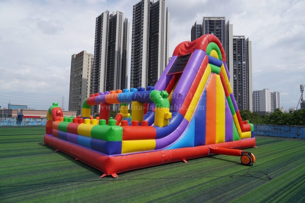 T2-4960B LEGO Bouncy Castle & Slide