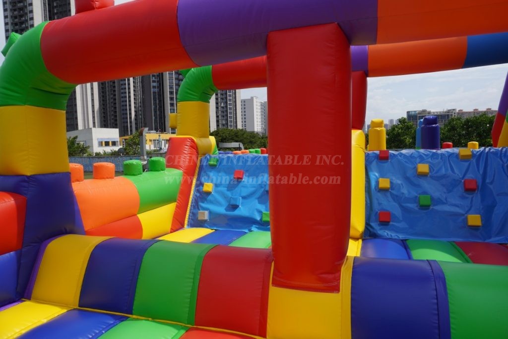 T2-4960B LEGO Bouncy Castle & Slide