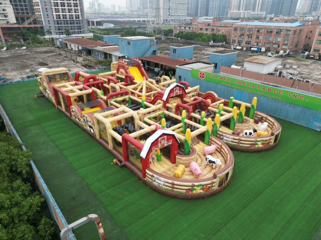 CR2-37 Farm Theme Challenging Run Giant Inflatable Obstacle Courses