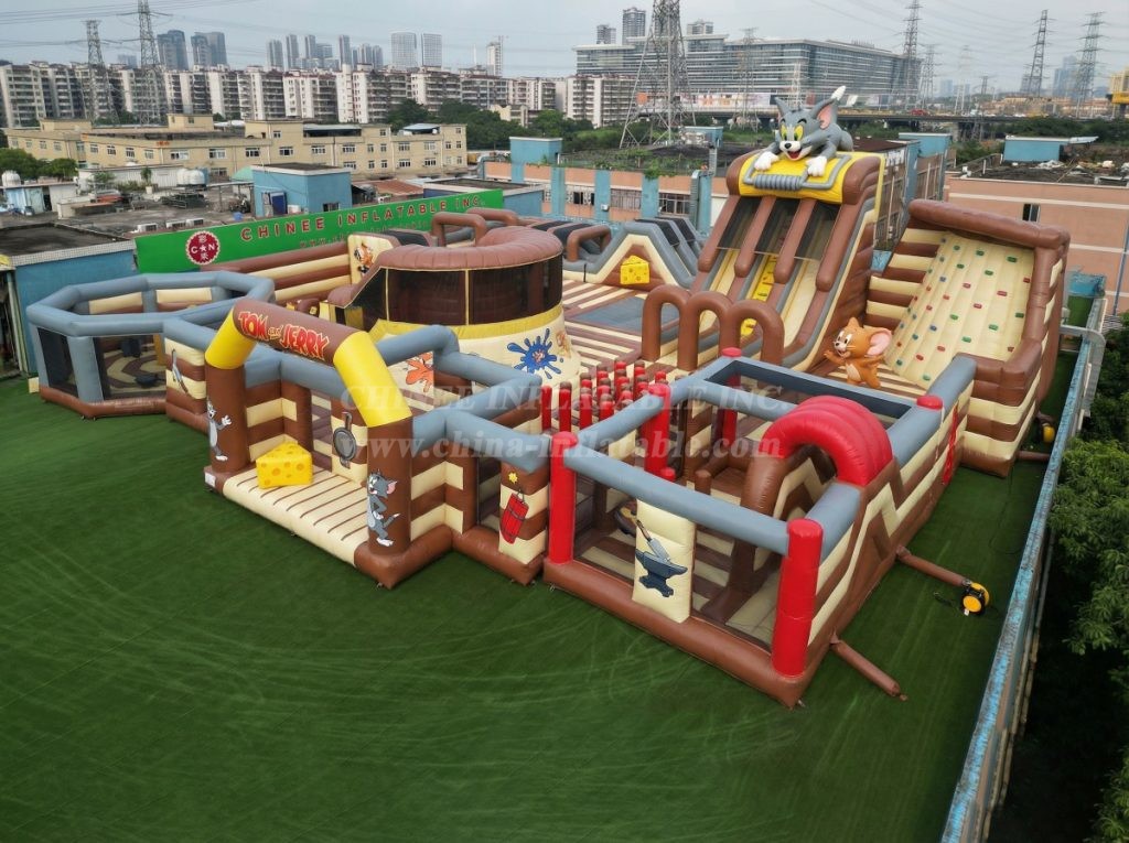 GF3-261 Tom and Jerry Theme Inflatable Park