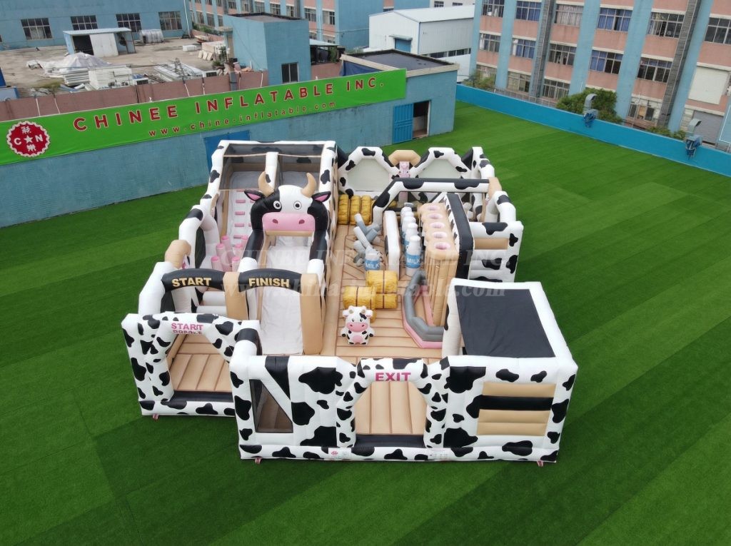 GF3-304 Cow Theme Inflatable Park