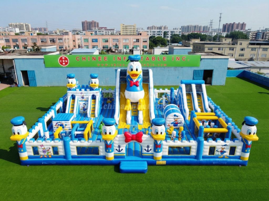 GF3-461 Donald Duck Theme Inflatable Park