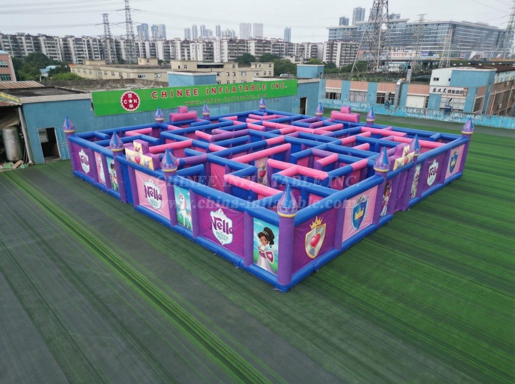 MAZE1-102 Nella Knight Theme Inflatable Maze