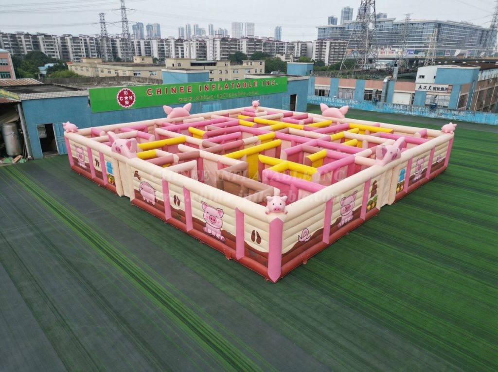 MAZE1-114 Pig Theme Inflatable Maze