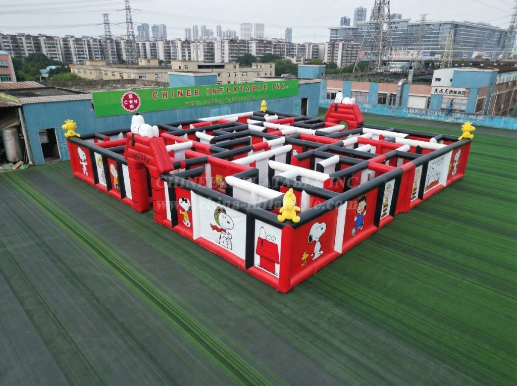 MAZE1-140 Snoopy Theme Inflatable Maze