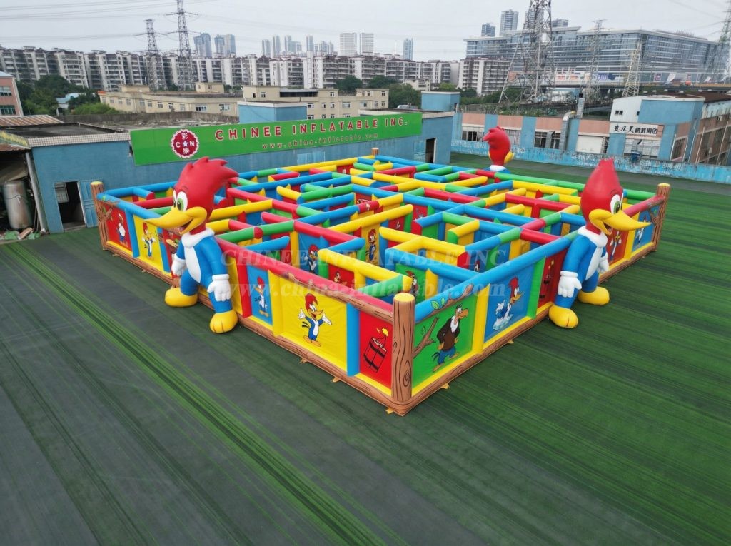MAZE1-181 Woody Woodpecker Theme Inflatable Maze