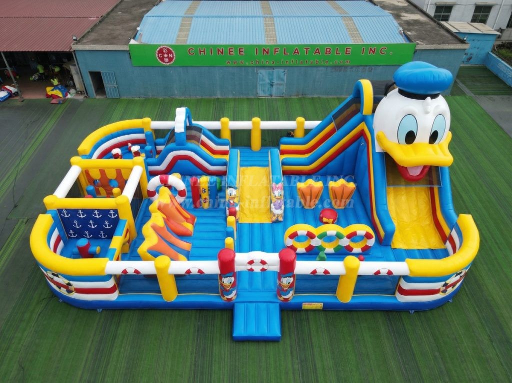 GF3-595 Donald Duck Theme Inflatable Park