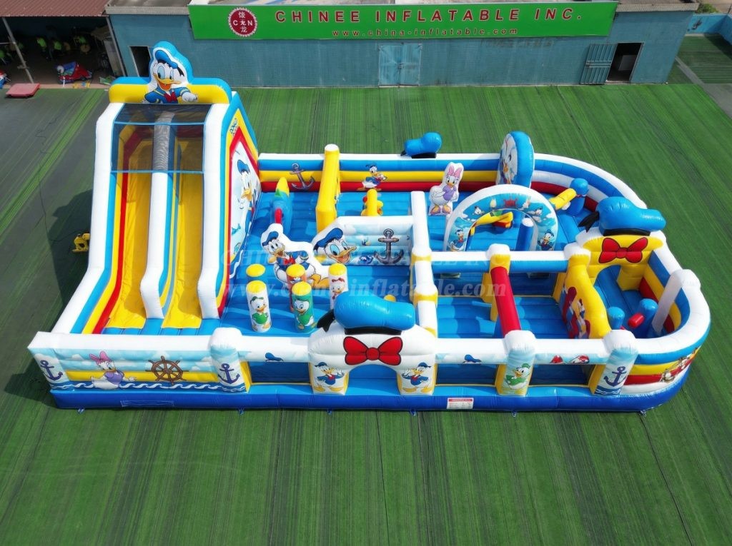 GF3-596 Donald Duck Theme Inflatable Park