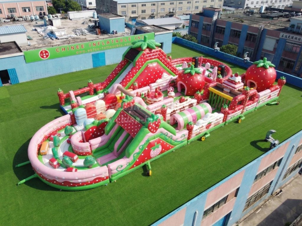 CR2-520 Strawberry Shortcake Theme Ginat Inflatable Obstacle Courses Challenging Run