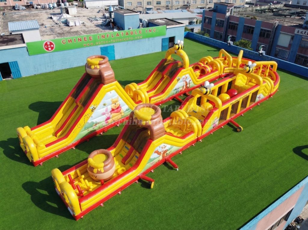 CR2-613 Winnie The Pooh Theme Giant Inflatable Obstacle Courses Challenging Run
