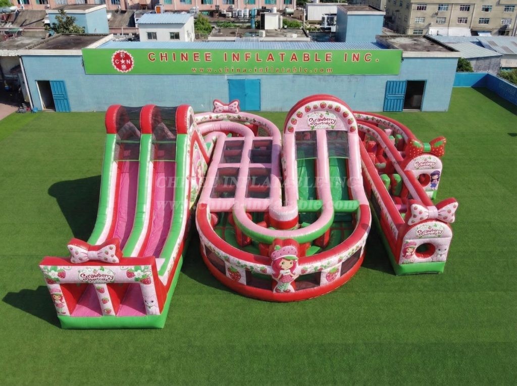 CR2-837 Strawberry Shortcake Theme Giant Inflatable Obstacle Courses Challenging Run