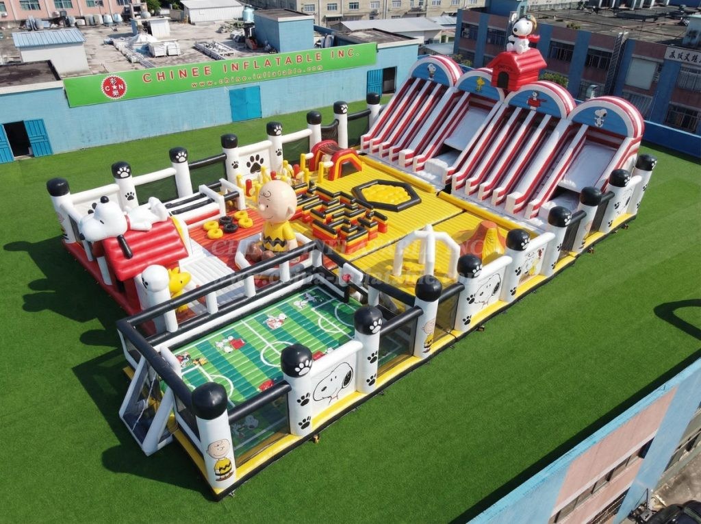 GF3-683 Snoopy Theme Giant Inflatable Park