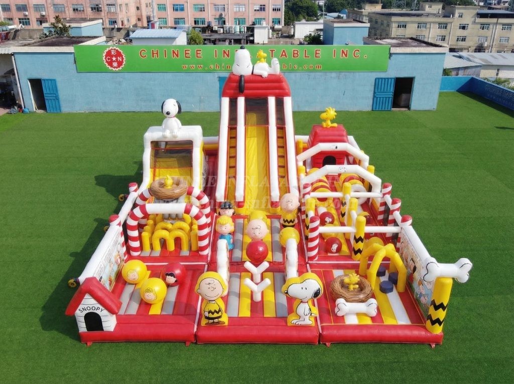 GF3-977 Snoopy Theme Inflatable Playground