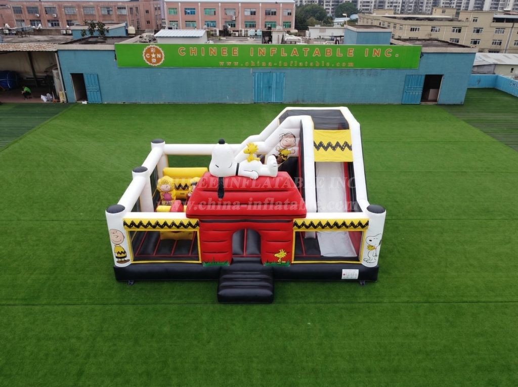 T2-8911 Snoopy Theme Bouncy Castle With Slide