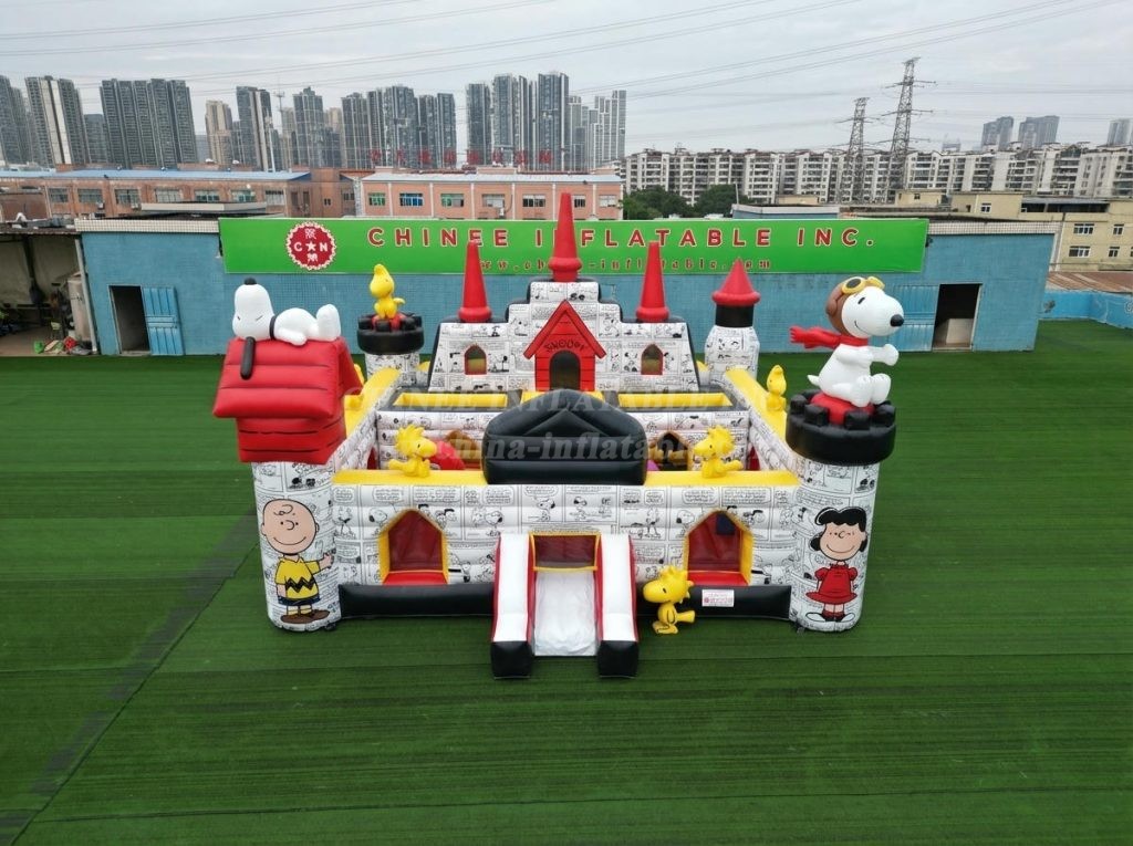 T5-3206 Snoopy Theme Inflatable Castle