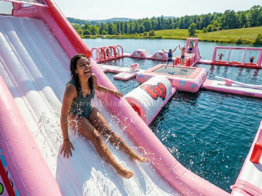 S615 Hello Kitty Theme Inflatable Water Park