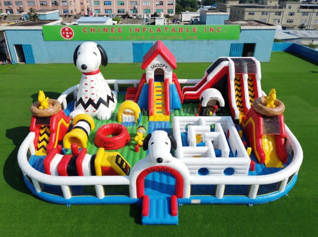 GF3-1510 Snoopy Theme Inflatable Playground