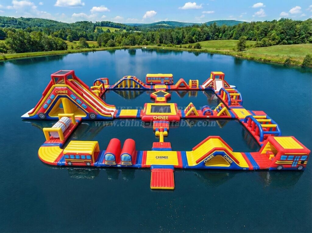 S761 Bus Theme Inflatable Water Park