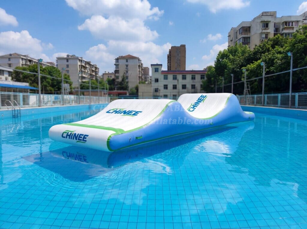 T10-615 Exciting Inflatable Slipping Wave For Water Park