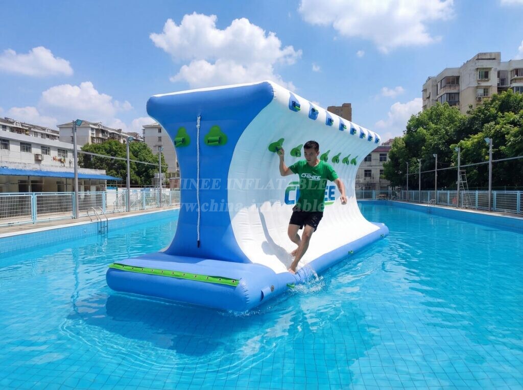 T10-613 Durable Inflatable Climbing Wall With TUV Certificate – Rough Path